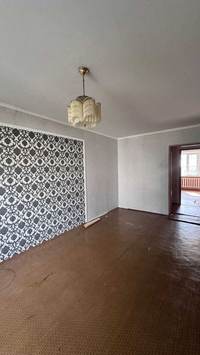 Продам 5-ти комн кв. район Вектора.