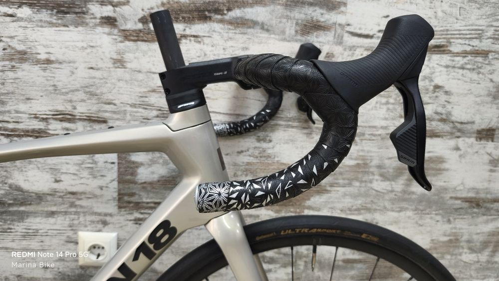 НОВ карбонов шосеен велосипед Argon 18 Equation SRAM Rival AXS DT Swiss | M