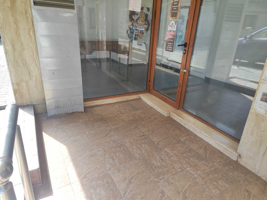 Дава се под наем Офис в Бургас, Център - 22 кв.м за 255 € - Снимка #1