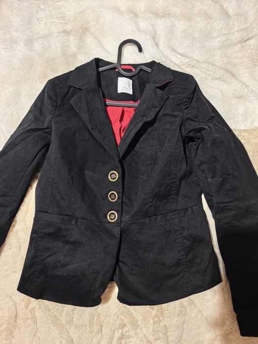 Черно сако на Alba moda