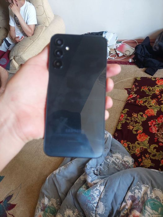 A24 sotiladi. Aybi yo‘q. Telga javob. 6 ga 128 GB xotira. Kor dok bor.