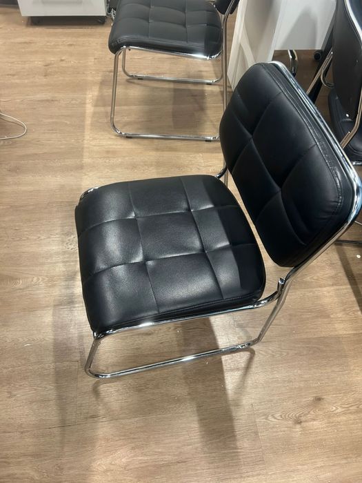 Парты и офисные стулья