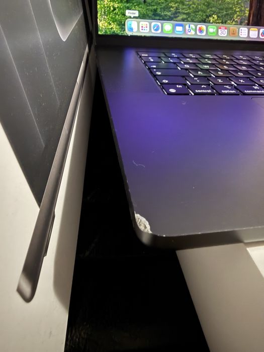  MacBook Pro 16 inch M3 Pro**36 GB**512 SSD**