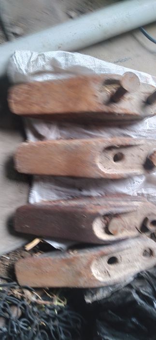 Погрусчик запчастлари сотилади