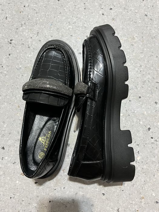 Продам лоферы 39 размера