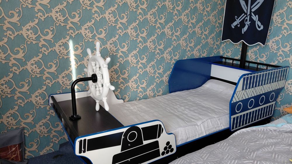 Продам кровать и комод для подростка