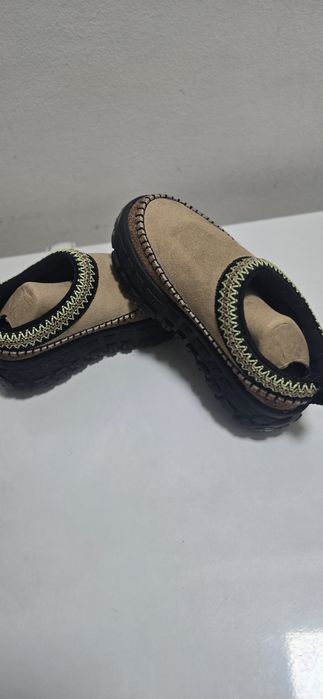Ugg   originale marimea 36 din piele  intoarsa venture