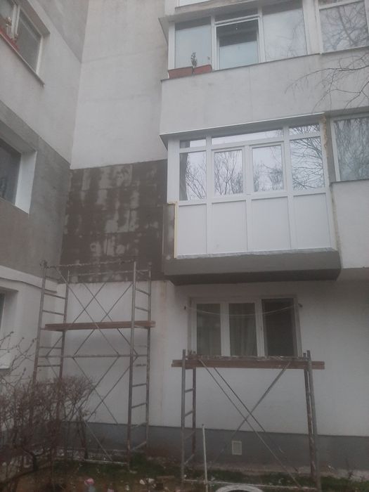 Echipa meseriași în construcii