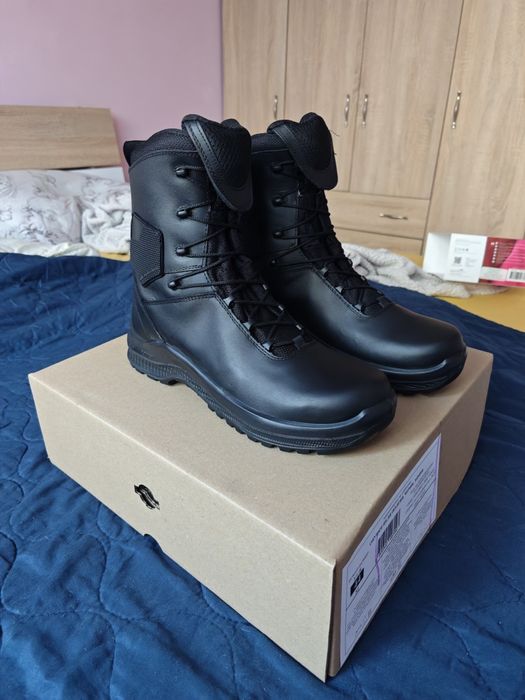 Чисто нови полеви обувки