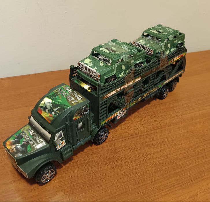 Продавам играчи за момиче и момче