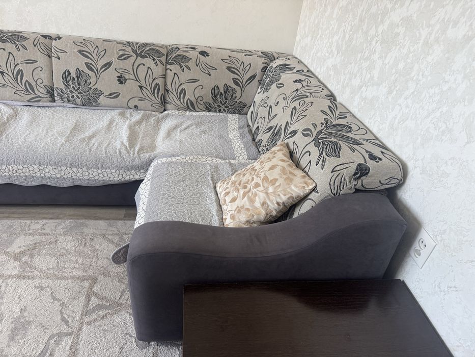 Диван угловой б/у.