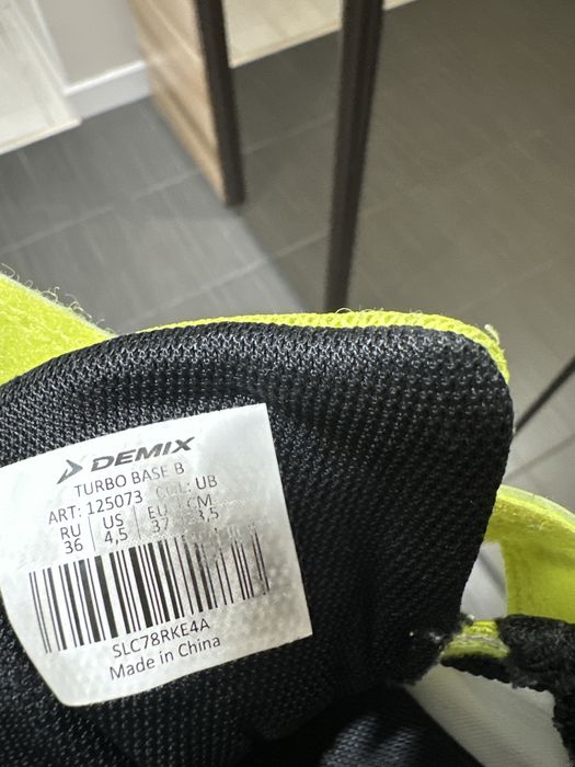Продам кроссовки Demix оригинал