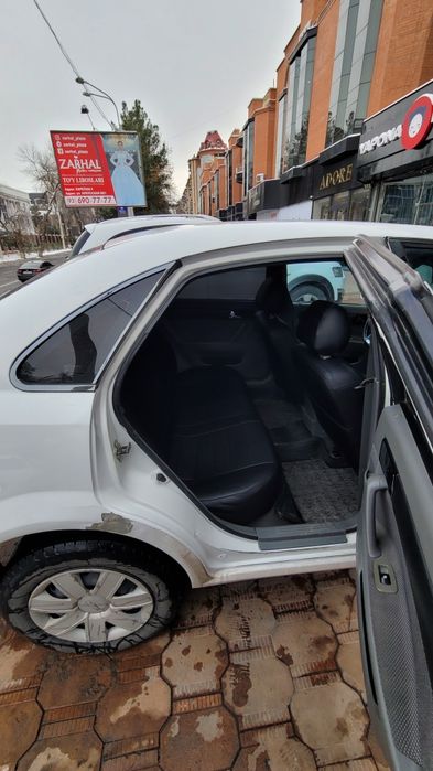 Ласетти 1.8 сотилади