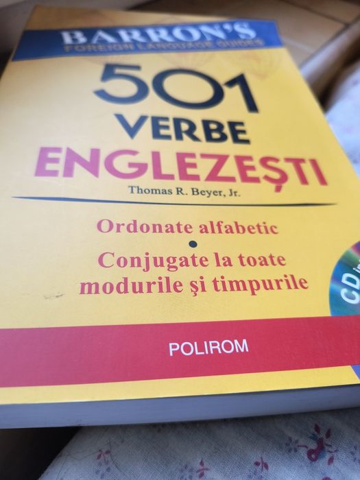 Vând dicționare și cărți de limba engleză noi-nouțe