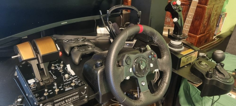 Vand volan Logitech g920 pentru xbox si pc