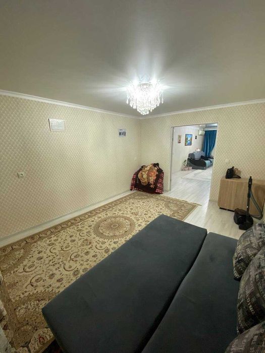 продам 4 комнатную на 8мкр