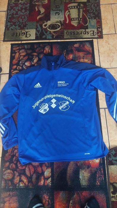 Tricou Nike și Adidas