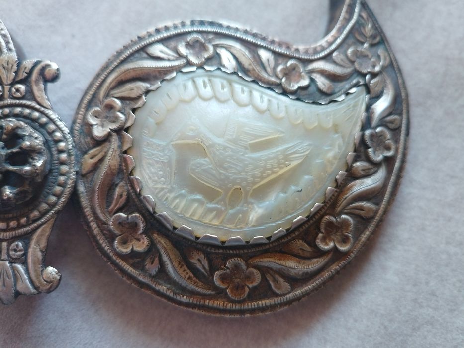 Сребърни пафти с седеф.