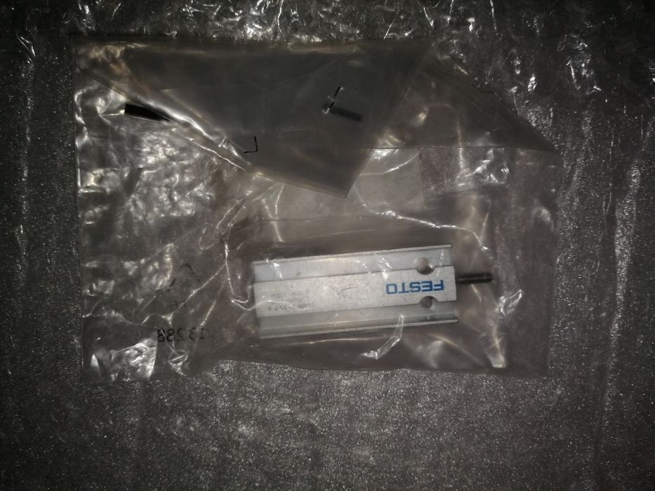 Cilindru pneumatic Festo DMM-10-15-P-A
