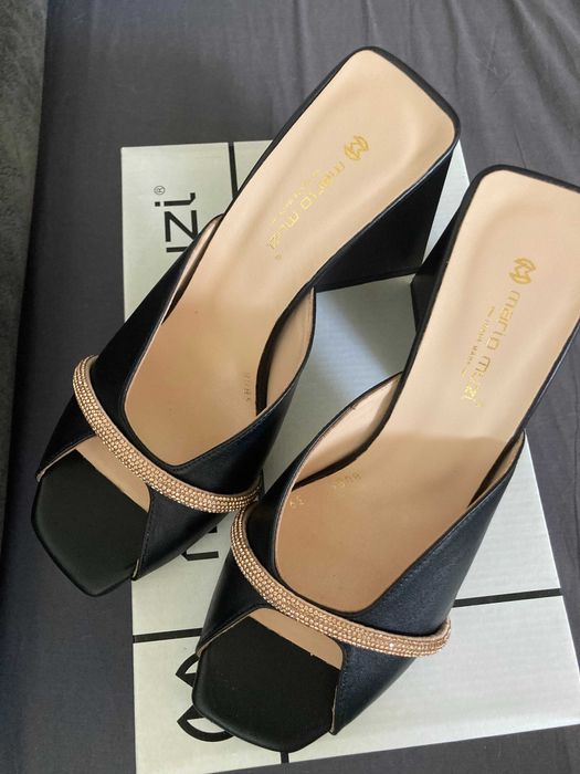 Елегантни дамски чехли