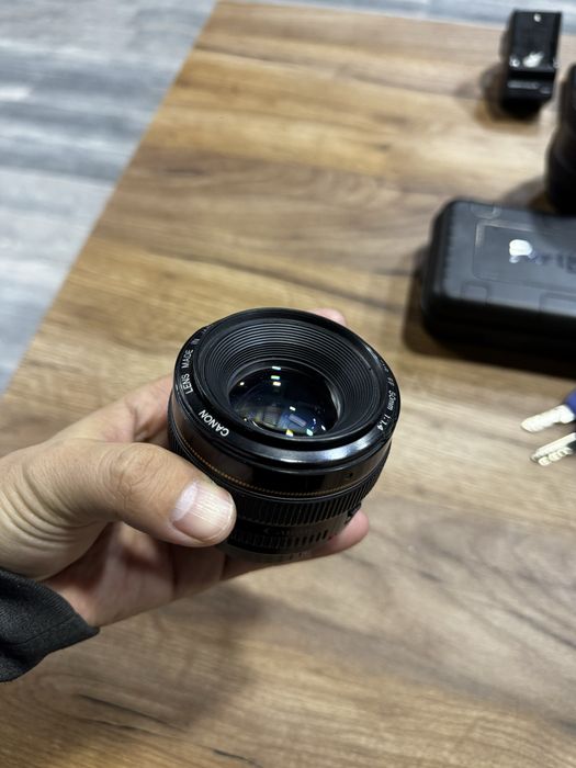 50mm obektiv ultra sonik fokus bari isleydi