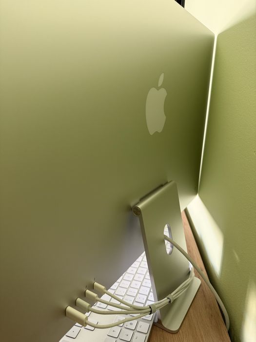 Apple iMac 24 M1 (8CPU/8GPU)16GB ram 1TB SSD