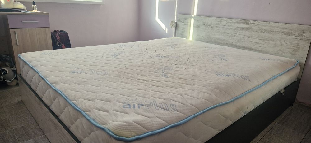 спалня 160/200 с две нощни шкафчета