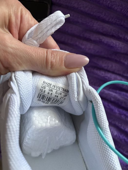 Кроссовки беоые