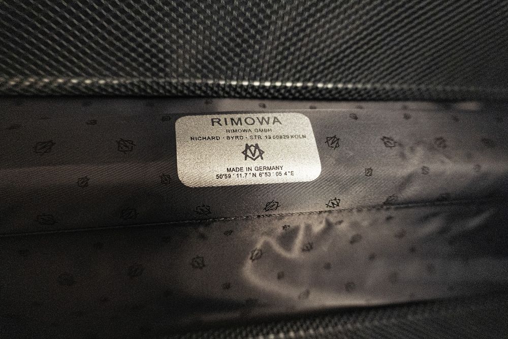 Чемодан RIMOWA в черном цвете (Check-in L)