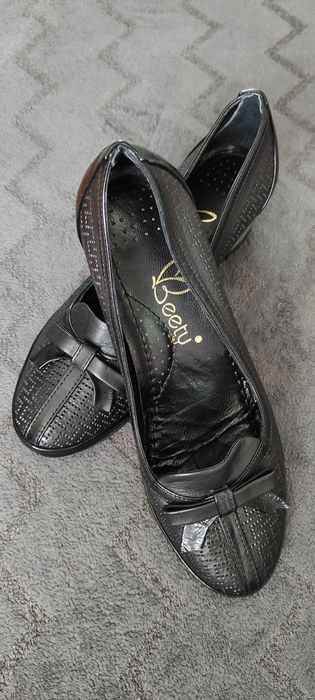 Pantofi din piele.