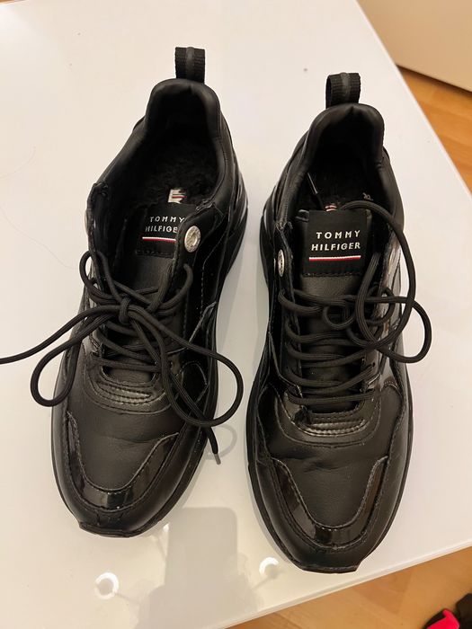 Adidași sneakers tommy hilfiger nr 38 dar vin pentru 37
