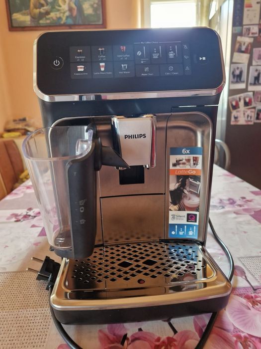 Vând espressor automat Philips S3300 LatteGo