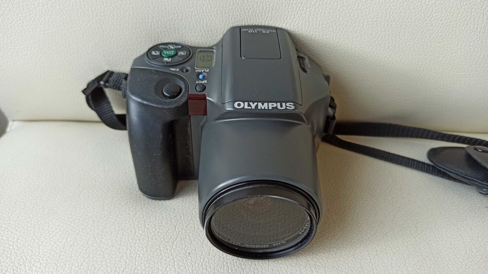 Продавам  ЛЕНТОВ фотоапарат ,,Olimpus'' IS 100