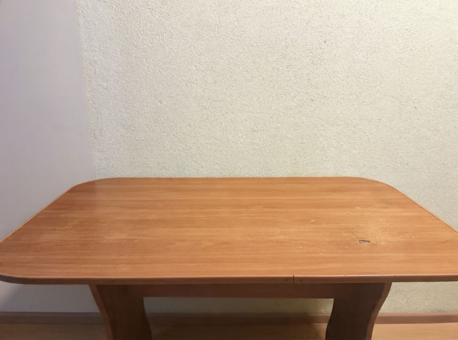 Деревянный стол