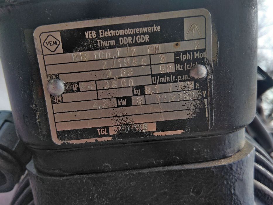 компресор трифазен