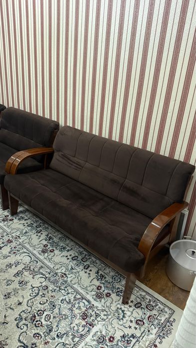 Продается комлект диван и 2 кресла