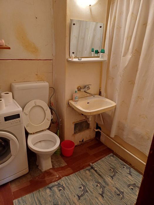 Vand ap cu doua camere decomandat etaj 1  central