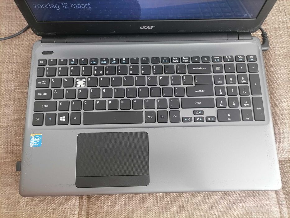 3 лаптопа ( Acer, Dell )