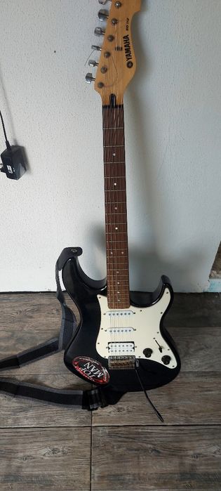 .китара  YAMAHA  EG  112