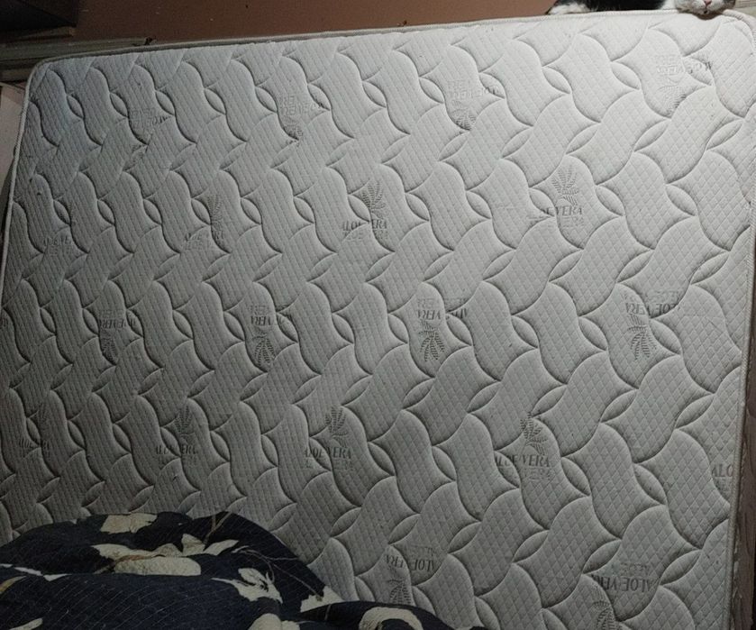 Матрас в отличном состоянии..почти новый. Очень большой 2 на 3