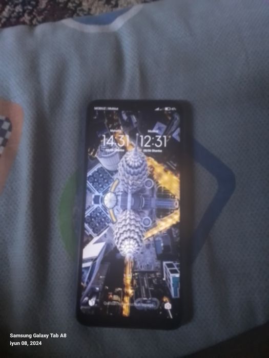 Remember 9 C sotiladi 900000 xolati yaxshi singan joyi yuq xotira 32gb