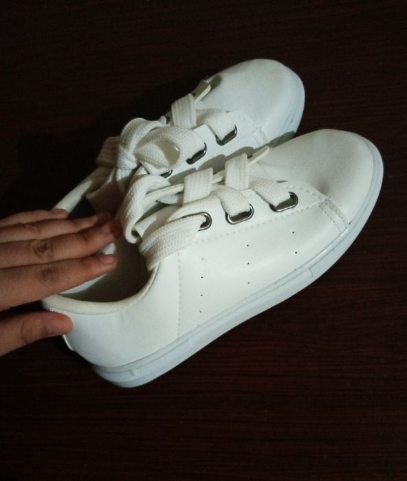 Krasovka (Женские) 39 razmer umuman kiyilmagan yangi