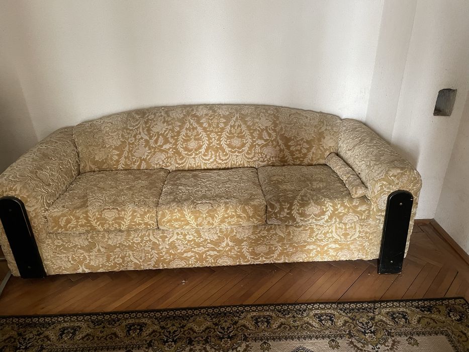 De vanzare canapele , fotolii, mese lemn , scaune