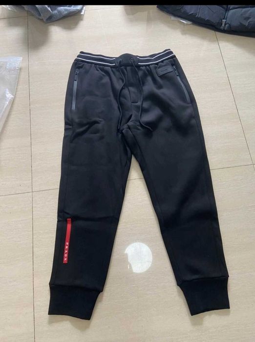 Pantaloni de trening