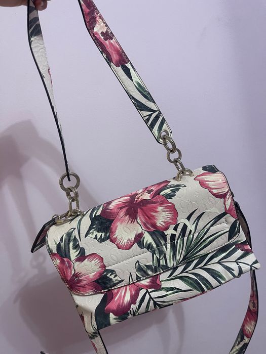 Разпродажба на маркови дамски чанти Guess, Love Moschino, Liu Jo, Karl Lagerfeld