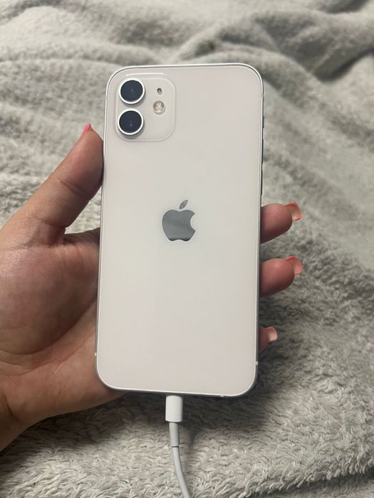 Продам iPhone 12