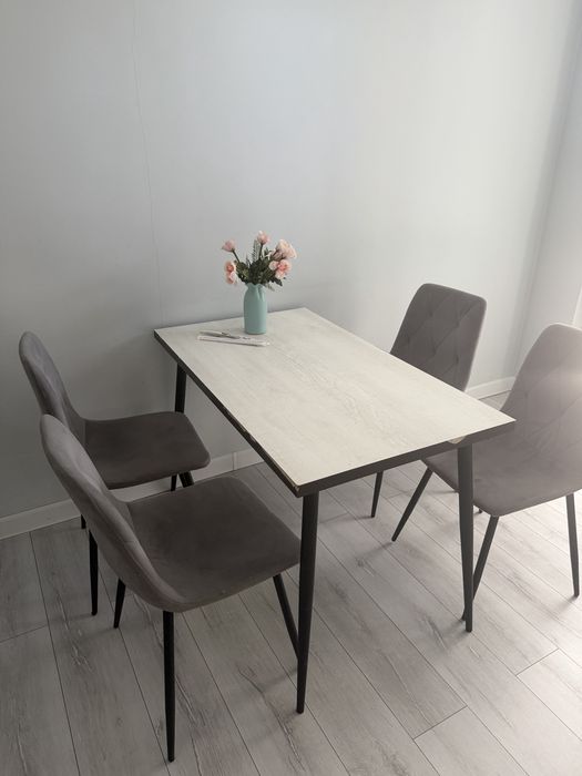 Стол со стульями