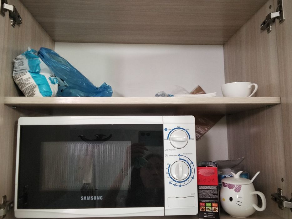 Продается кухонный гарнитур и офисный стол