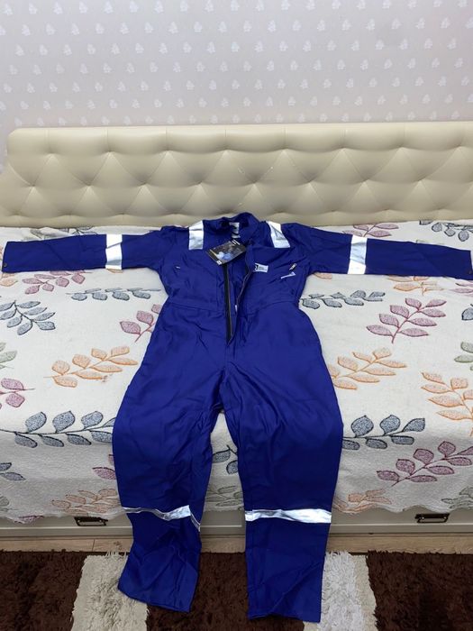 Продается спецодежда,комбинезоны,сапоги