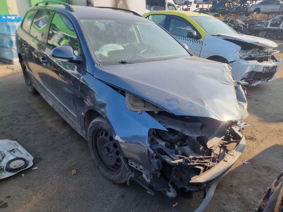 spira volan broasca macara motoras geam stanga dreapta fata spate ansamblu stergatoare bara spate armatura stop tripla oglinda usa portiera stanga dreapta ceasuri bord navigatie timonerie cotiera scaune fata bancheta spate  VW Passat B6 motor 1.6 tdi 105c